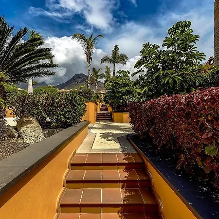 Townhouse In La Duquesa With Bbq And Shared Pool Holiday home Costa Adeje (Tenerife)