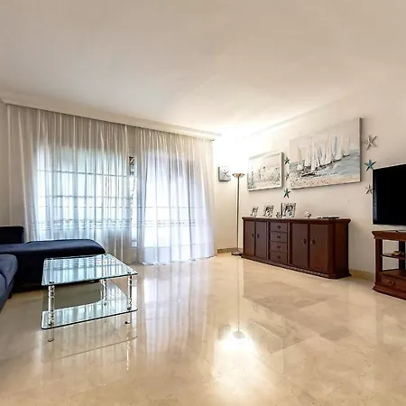 Townhouse In La Duquesa With Bbq And Shared Pool Holiday home