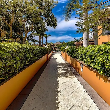 Townhouse In La Duquesa With Bbq And Shared Pool 阿德耶