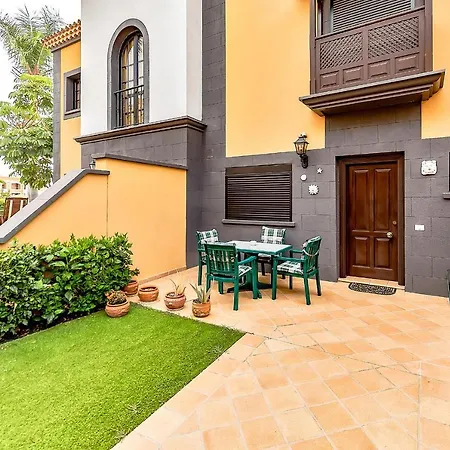Townhouse In La Duquesa With Bbq And Shared Pool