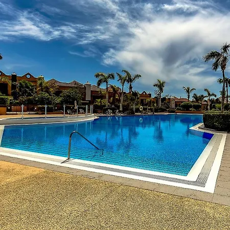 Townhouse In La Duquesa With Bbq And Shared Pool 度假居