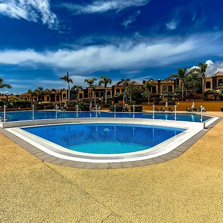 Townhouse In La Duquesa With Bbq And Shared Pool