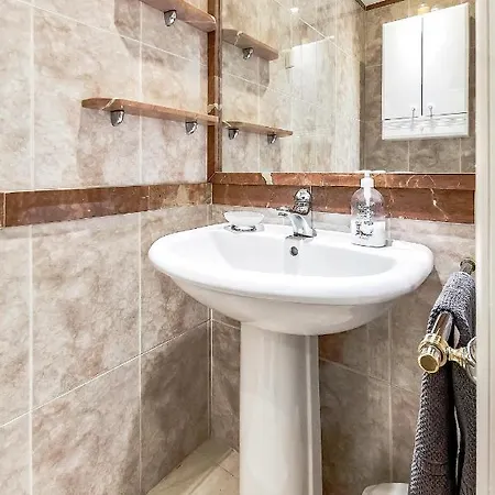 度假居 Townhouse In La Duquesa With Bbq And Shared Pool *