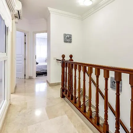 Semesterbostad Townhouse In La Duquesa With Bbq And Shared Pool Costa Adeje (Tenerife)