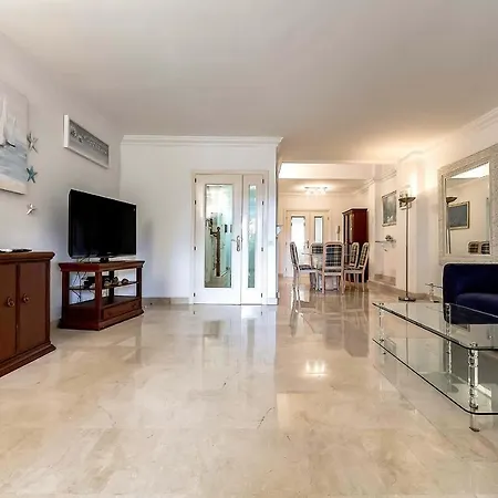 Townhouse In La Duquesa With Bbq And Shared Pool *