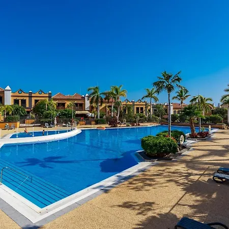 Townhouse In La Duquesa With Bbq And Shared Pool *
